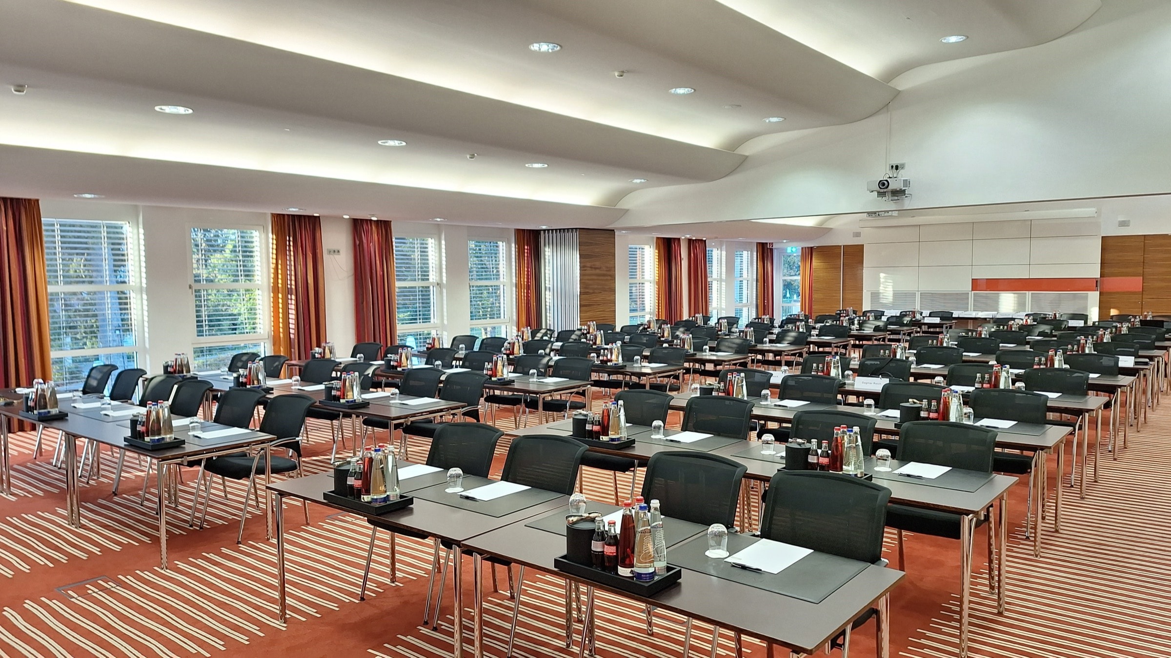 Tagungsraum Kneipp-Hufeland mit Tageslicht und Seminarbestuhlung